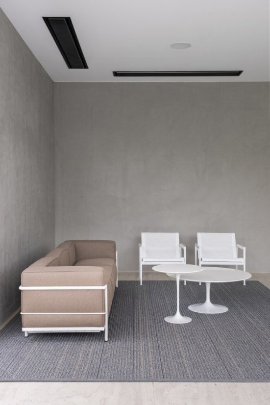 Box pro vestavnou stropní instalaci zářiče HEATSTRIP Design 2400 THD - celočerný modul pro dokonalé splynutí tepelného zářiče se stropem