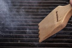 Broil King Dřevěná škrabka na čištění grilu