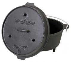 Univerzální litinový hrnec Camp Chef Deluxe Dutch Oven 30 cm s poklicí a zvedákem - pomocník pro širokou škálu přípravy jídel s hlubší poklicí a zvedákem