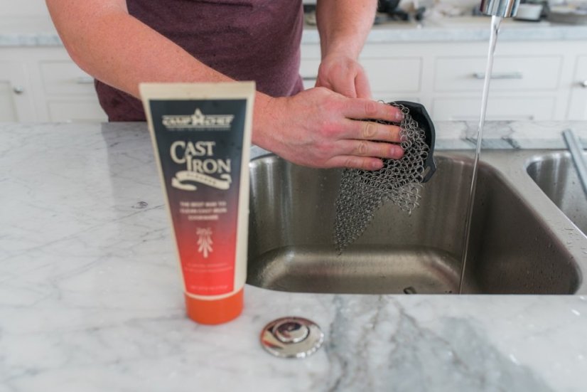 Drátěnka na litinové nádobí Camp Chef