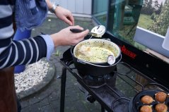 Litinový hrnec Camp Chef 30 cm s poklicí a košem